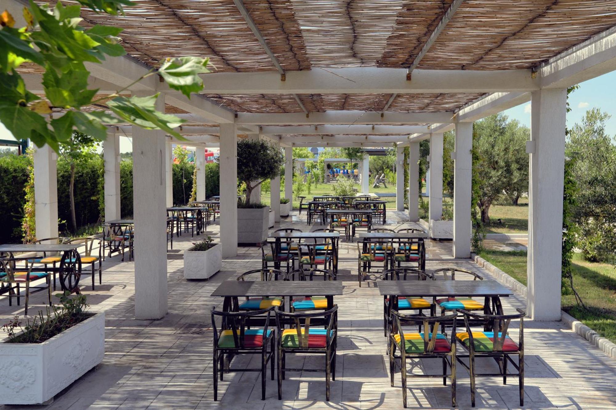 Velipoja Grand Europa Resort, Affiliated By Melia Bagian luar foto