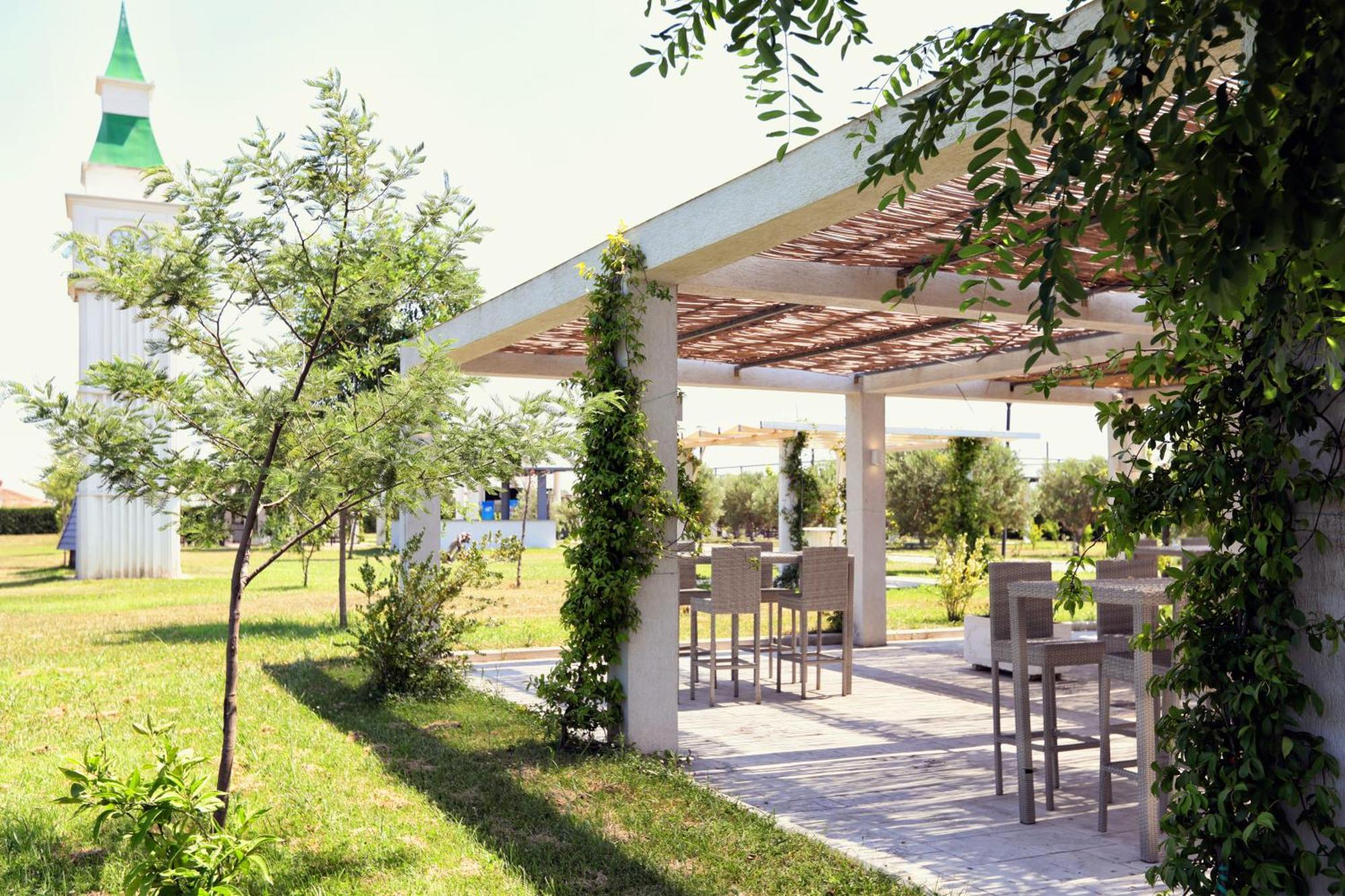 Velipoja Grand Europa Resort, Affiliated By Melia Bagian luar foto